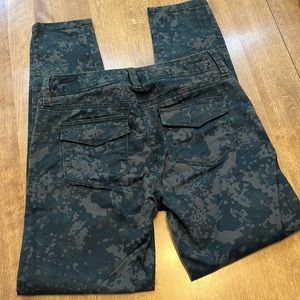 11. Loft Camo Skinny Size 0